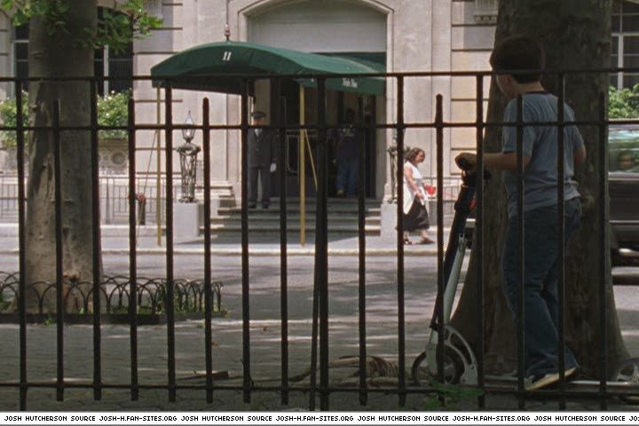 littlemanhattan-captures342.jpg littlemanhattan-captures342.jpg