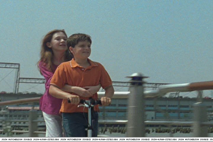 littlemanhattan-captures701.jpg littlemanhattan-captures701.jpg