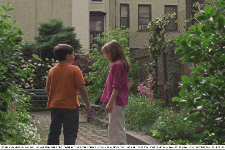 littlemanhattan-captures725.jpg littlemanhattan-captures725.jpg